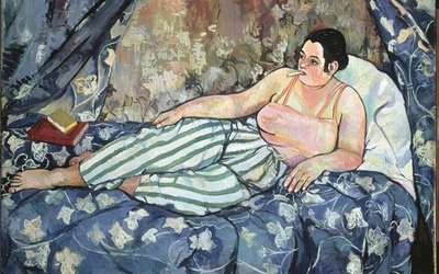 Tableau de Suzanne Valadon représentant une femme brune couchée sur un lit dans une chambre bleue 