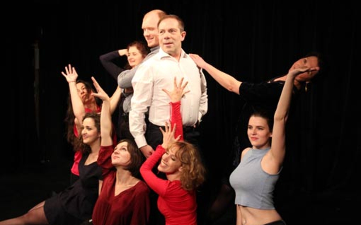 Chant / Technique vocale : Placement de la voix : souffle, justesse, articulation, résonnance Musicalité et interprétation Approche théâtrale : travail stylistique, prise de conscience de la présence, de la posture et du mouvement. Préparation aux auditions, aux concours… Enseignement progressif et adapté.