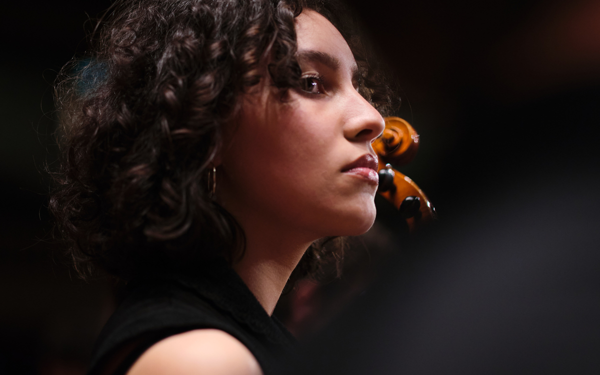 L'orchestre fait des caprices ! Des pièces brillantes et virtuoses, parmi lesquelles une création de la compositrice québécoise Émilie Girard-Charest.