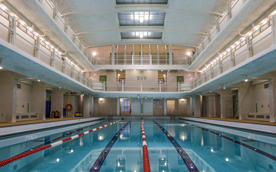 Photo du bassin principal de la piscine des Amiraux (18e).