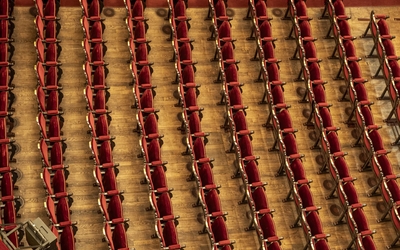 L'intérieur d'une salle de théâtre