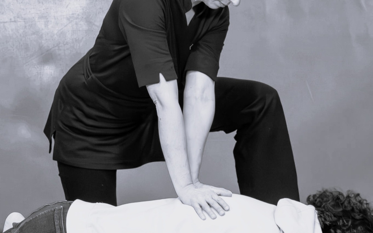 Digitopressure japonaise sur le dos du receveur