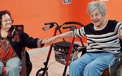 Jeanine et Jacqueline, deux résidentes de l'Ehpad Hérold participant à l'atelier