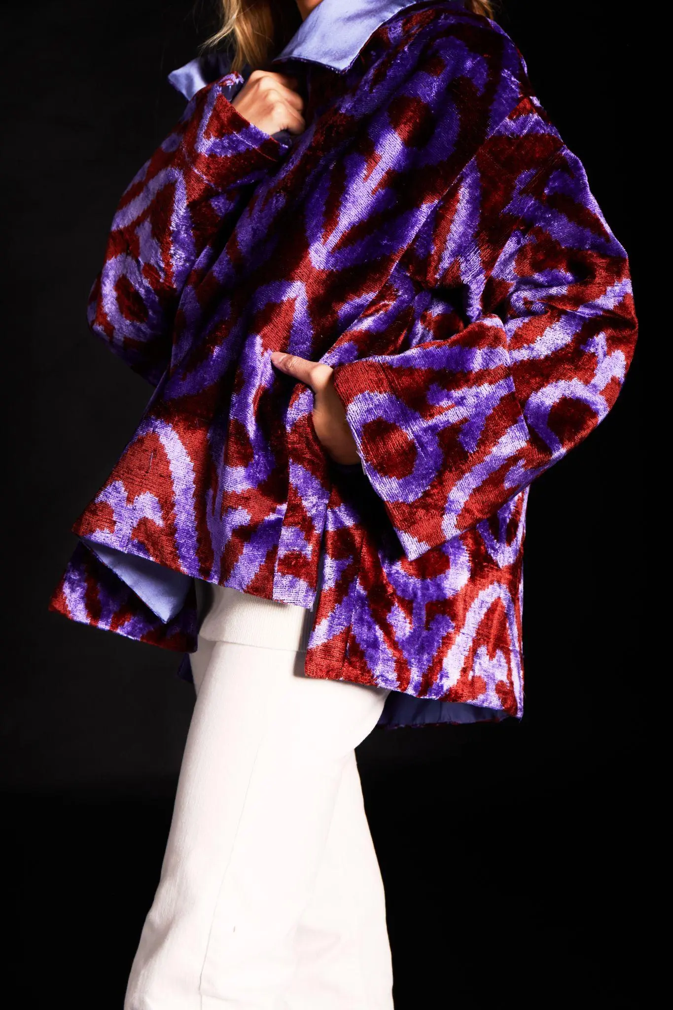 Expo Tisser l'histoire de l'Asie Centrale, du 24 juin au 10 juillet 2025, ©beltepà, Unveiling the hands of heritage, 2024, photographie, 140 x 93 cm - Courtesy Art Girls et l'artiste