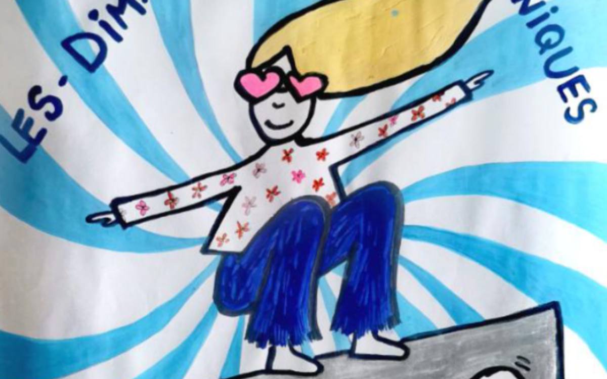 Dessin d'une jeune femme qui fait su skate sur une enceinte