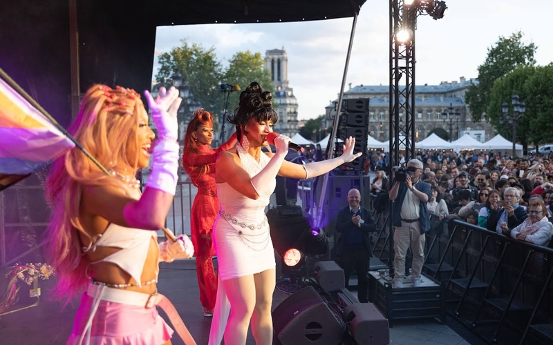 Des artistes queers sur scène