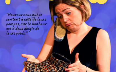 L'actrice tient dans ses mains une chaussure à talon, avec un air perplexe, tout en étant au téléphone, qui n'est autre qu'une chaussure également. Est affichée la béatitude inédite 'Heureux ceux qui se sentent à côté de leurs pompes, car le bonheur est à deux doigts de leurs pieds. Une pièce écrite et jouée par Florence Join-Lambert. Collaboration artistique : Clémence de Vimal et Marie Blétry.