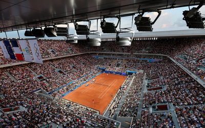 Vue générale du court de tennis lors du match de quart de finale en simple messieurs entre Novak Djokovic de l’équipe de Serbie et Stefanos Tsitsipas de l’équipe de Grèce le sixième jour des Jeux Olympiques de Paris 2024 à Roland Garros, le 1er août 2024 à Paris