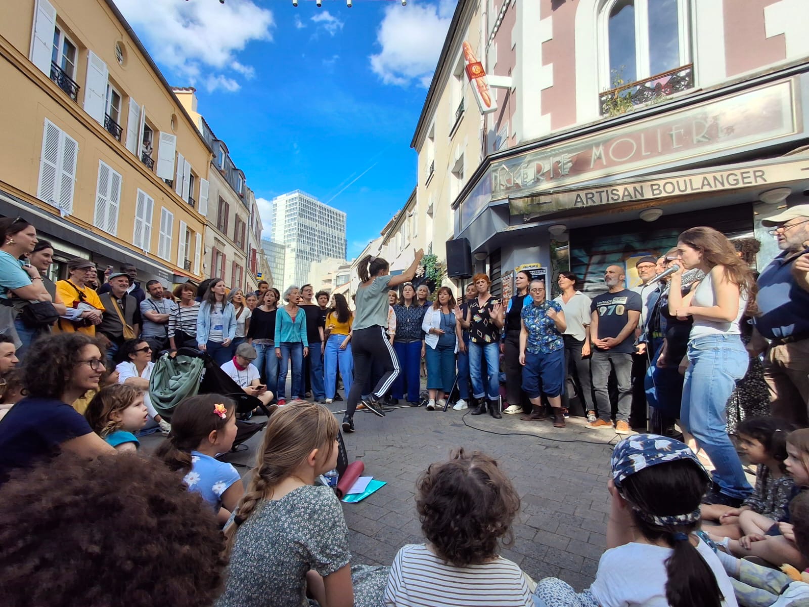 gens de chorale qui chantent