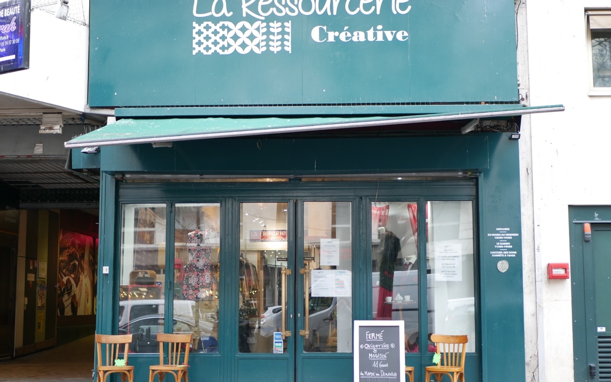 Photographie de la devanture de La Ressourcerie Créative.