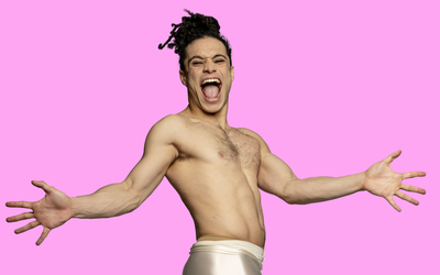 Danseur posant en souriant