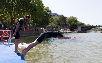 Photo de baigneurs dans la Seine.