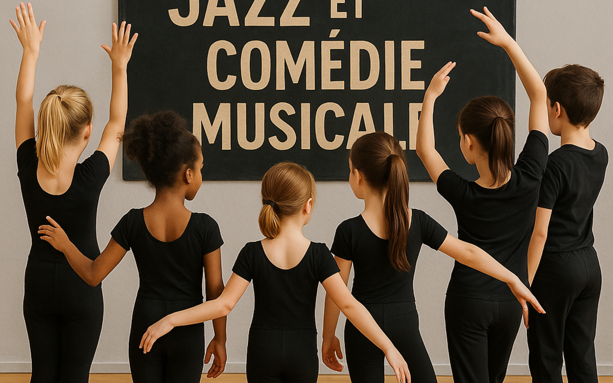 Groupe de jeunes en pleine séance de danse moderne, jazz et comédie musicale, en studio,