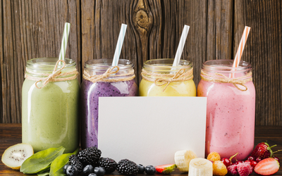fruits et bocaux de jus