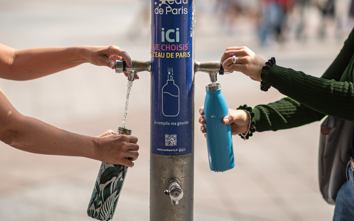Gourdes remplies à la fontaine