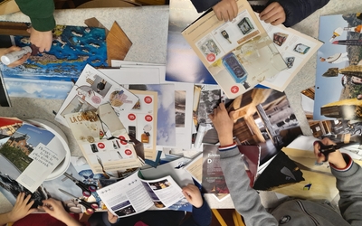 Découpage d'éléments dans des magazines pour composer des collages dans l'esprit des surréalistes.