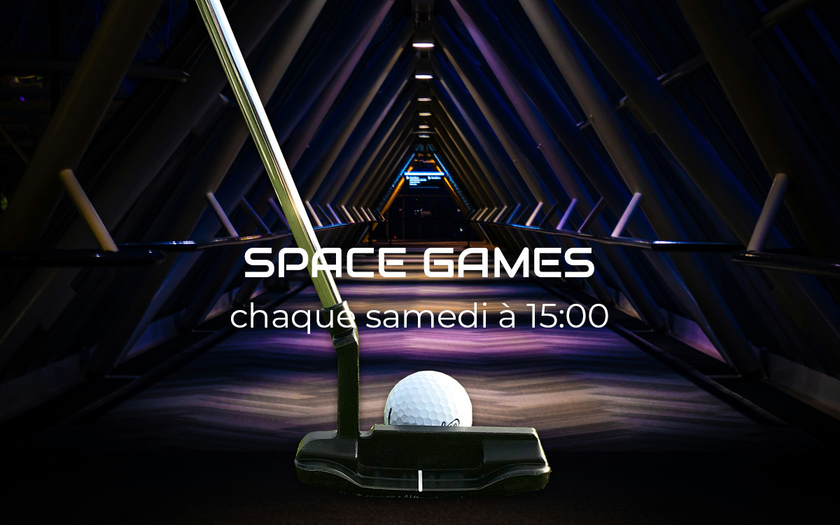 Couloir de vaisseau spatial avec space game écrit