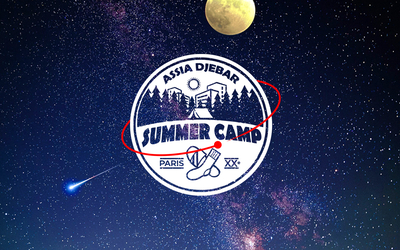 Logo Summer Camp sur fond d'étoiles