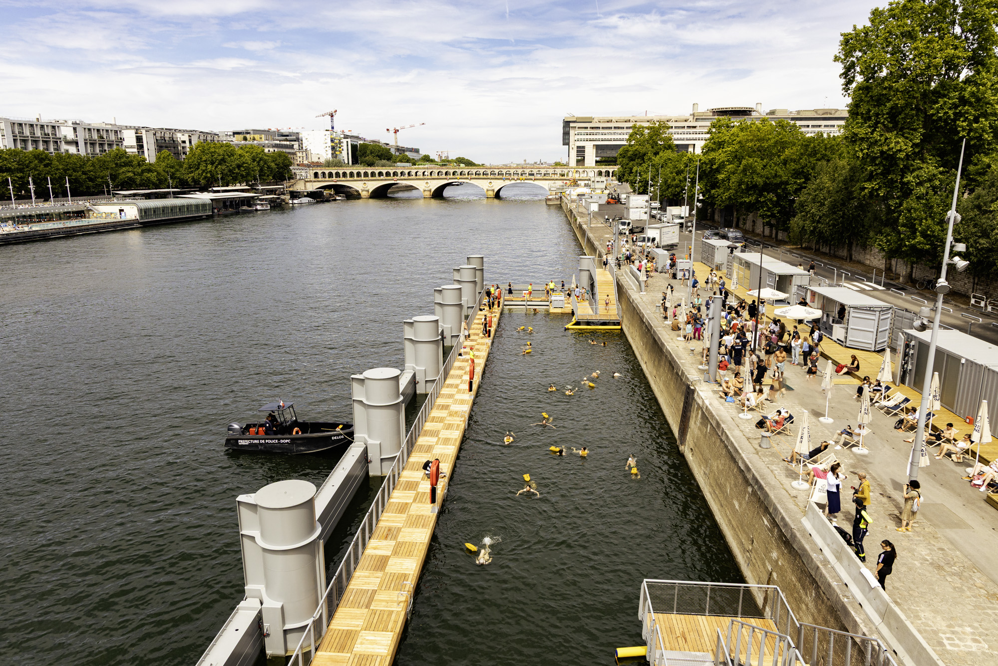 Vue panoramique sur le spot de baignade quai de Bercy.