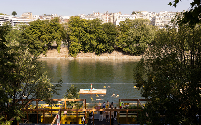 Décor bucolique sur le site de baignade de Grenelle. 
