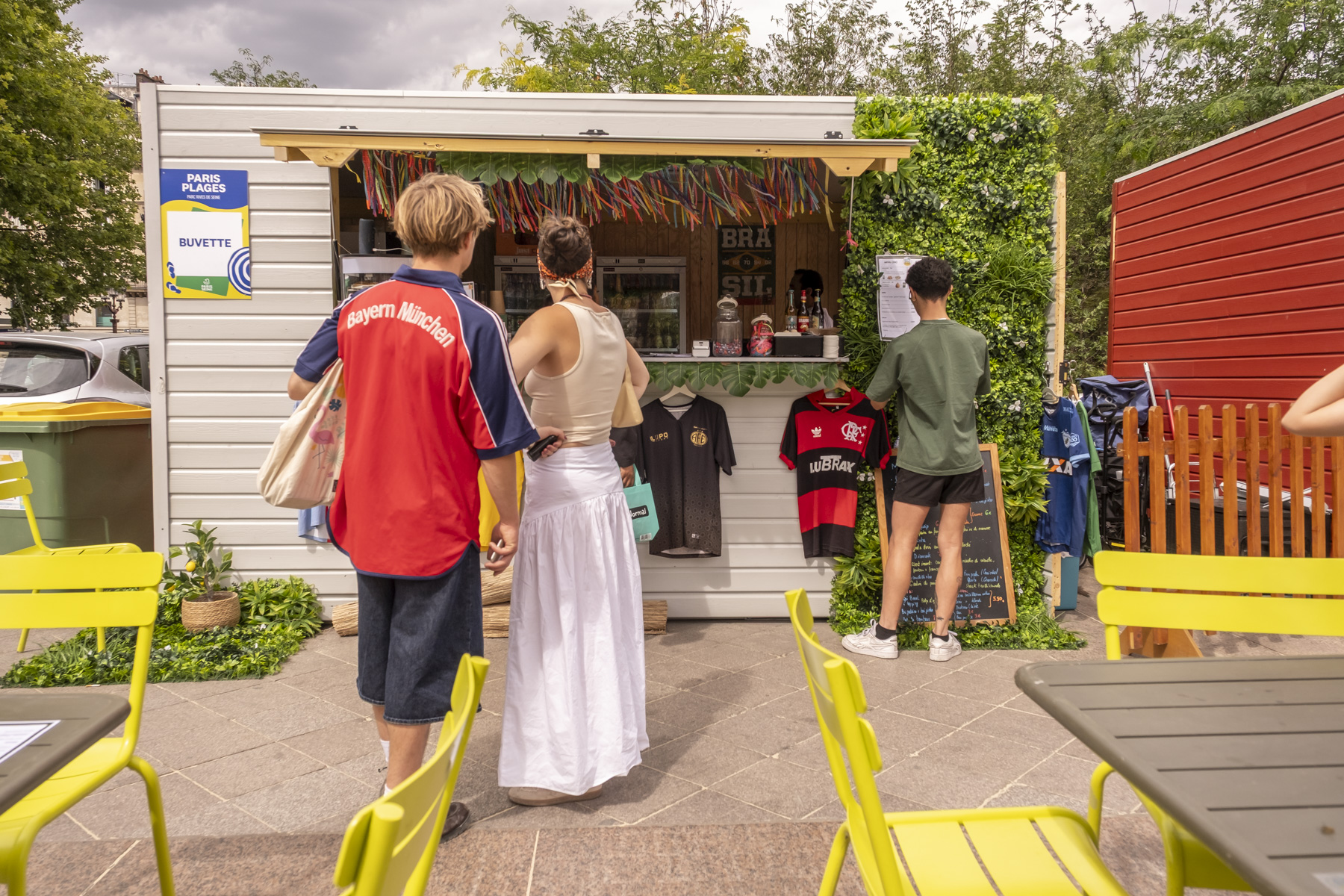 L'espace restauration sur le parvis de l'Hôtel de Ville.