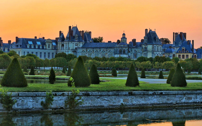 Le Château de Fontainebleau sous un coucher de soleil