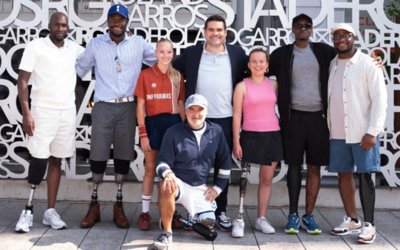33 personnes amputées appareillées défilent sur le court Philippe-Chatrier du stade Roland-Garros le mercredi 8 octobre pour l’association Debout en Bouts : une première !