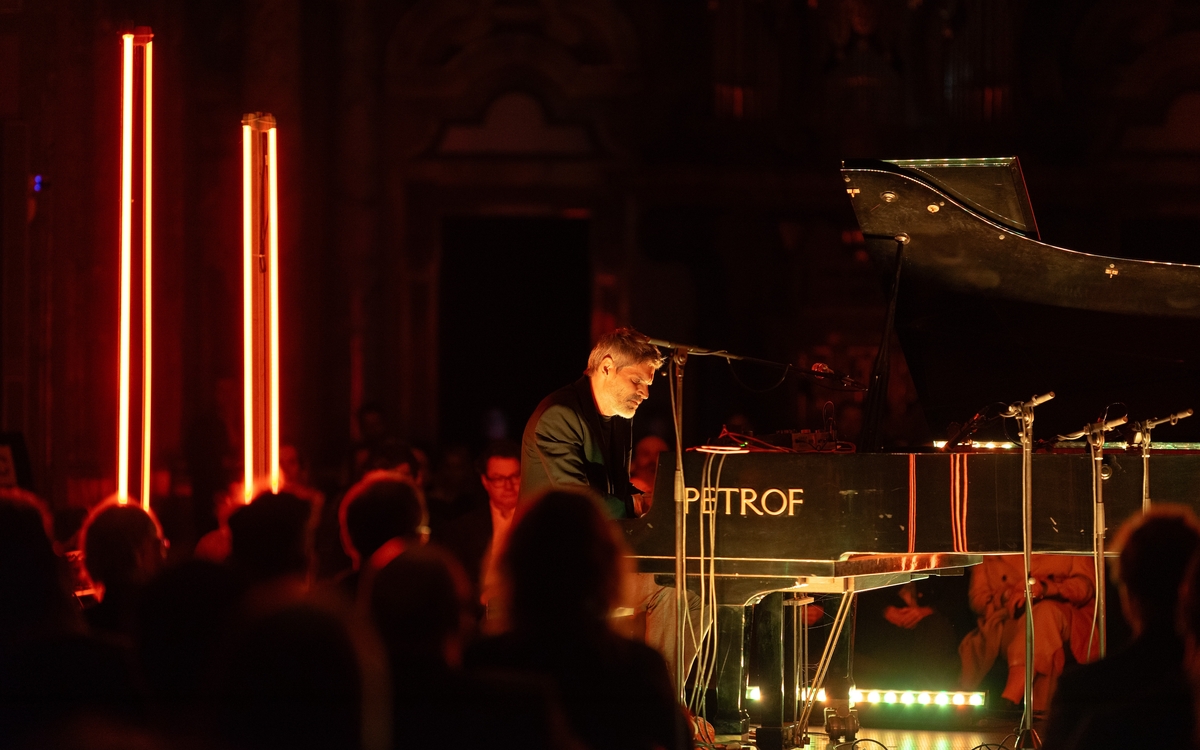 Image d'un concert du pianiste Mikoláš Růžička du collectif Calmake