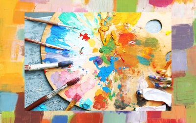 palette de peinture et pinceaux