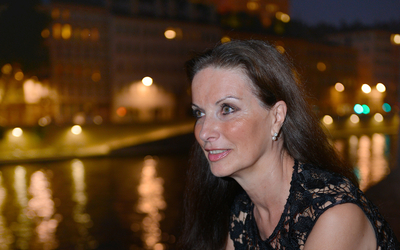 Marie Schoepfer en bord de Seine