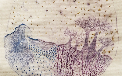 Valérie Belmokhtar, Perséphone, gravure à la pointe sèche imprimée sur tissu et brodée, 2025. Pièce unique