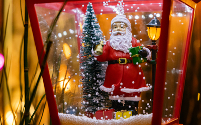 Une décoration représentant un Père Noël