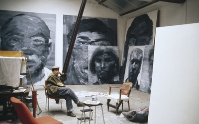 Yan Pei-Ming dans son atelier à Dijon, 1992