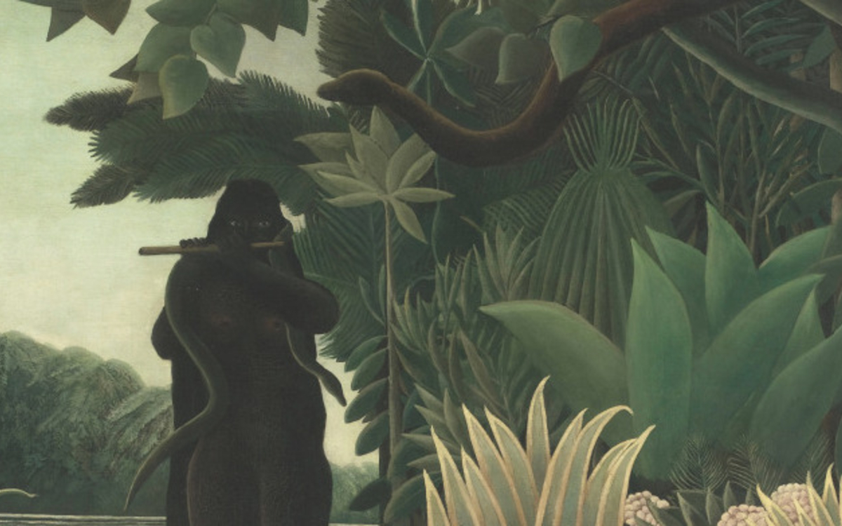 Oeuvre d'Henri Rousseau représentant une charmeuse de serpent au milieu d'un décor végétal