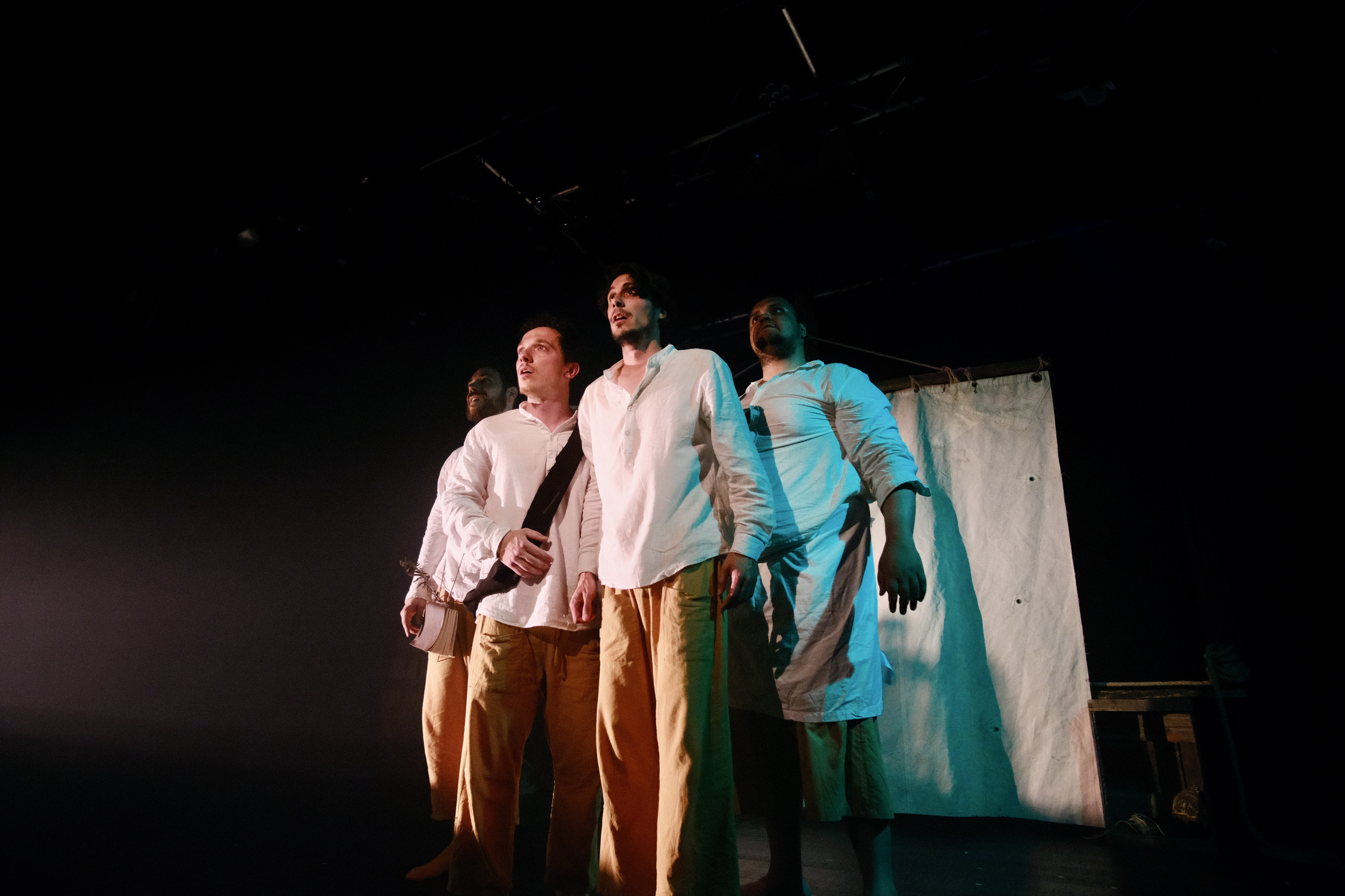 Sur la scène du Funambule Montmartre