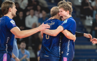 Joueurs du Paris Volley face au Plessis-Robinson