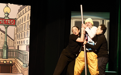 Les 3 personnages sont dans le métro qui emmène Tony à la gare de Lyon
