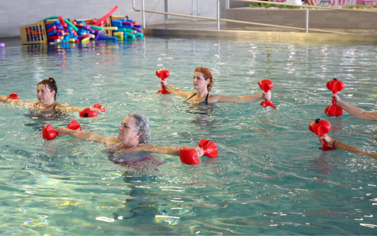 Cours d'aquafitness à la piscine