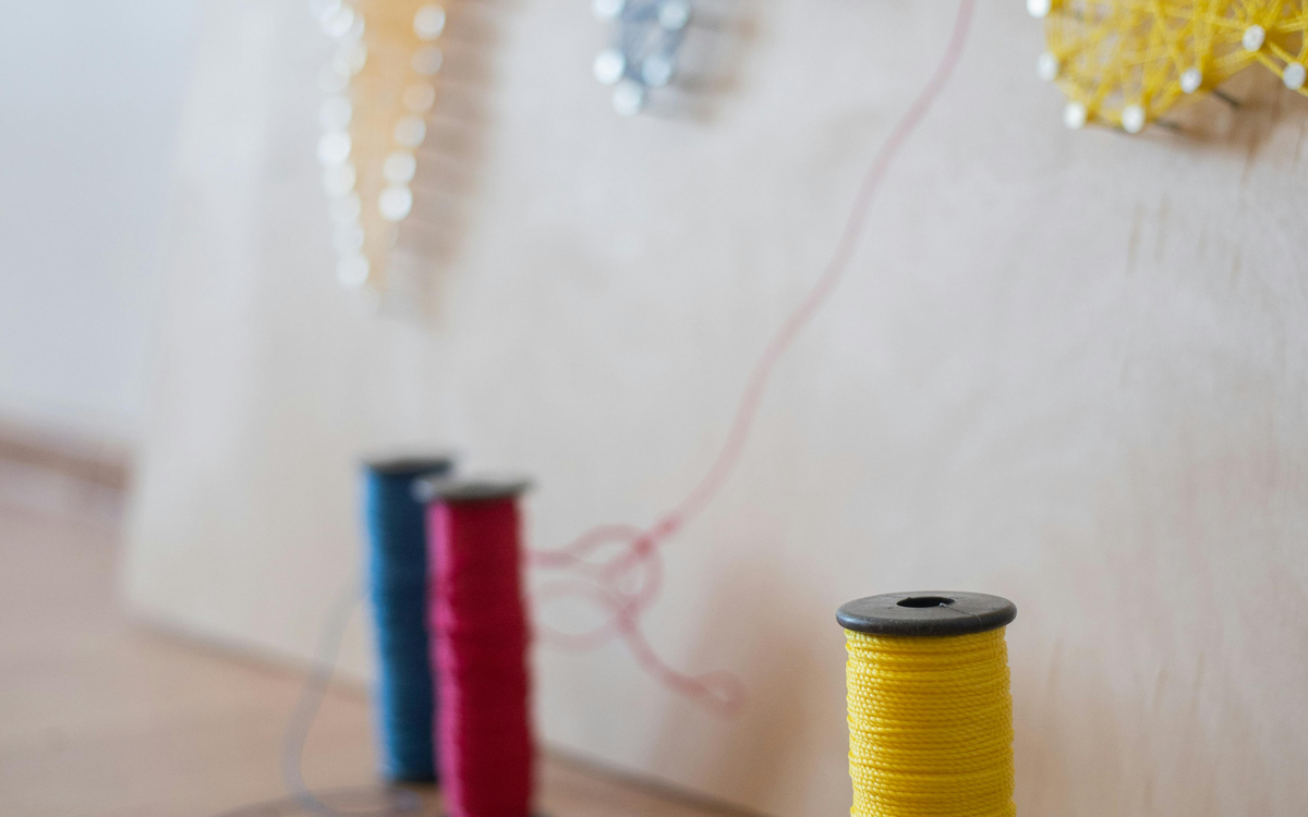 Le fil dans l'art contemporain