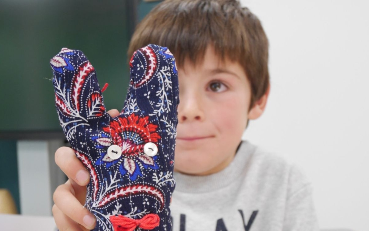Enfant participant à un atelier du Lab Mobile