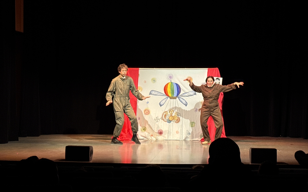 Pièce de théâtre plurilingue Héroïnes sans frontières pour les enfants