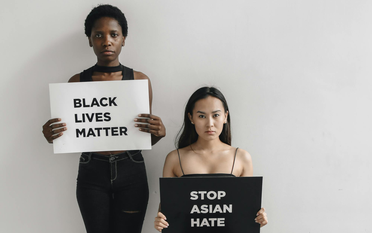 adultes, affiches anti racisme