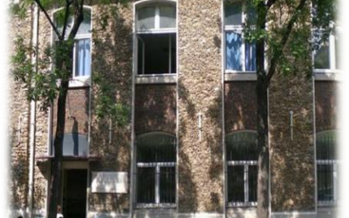 façade du lycée d'adutes de la ville de paris