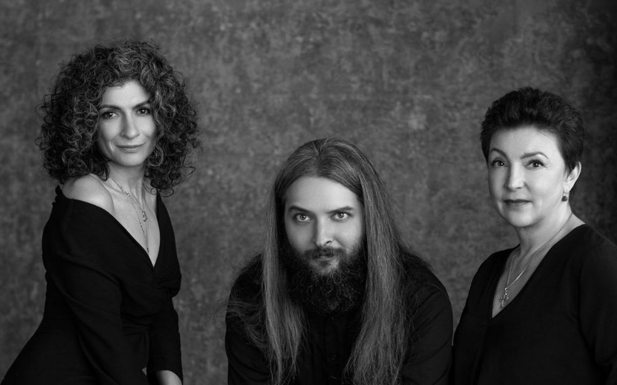 Un photo noir et blanc des musiciens