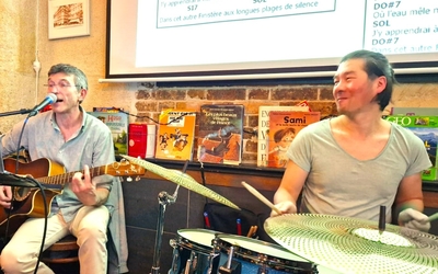 guitariste + batteur + foule