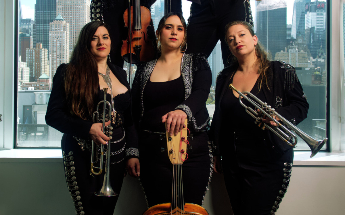 Flor de Toloache © Carly Zavala