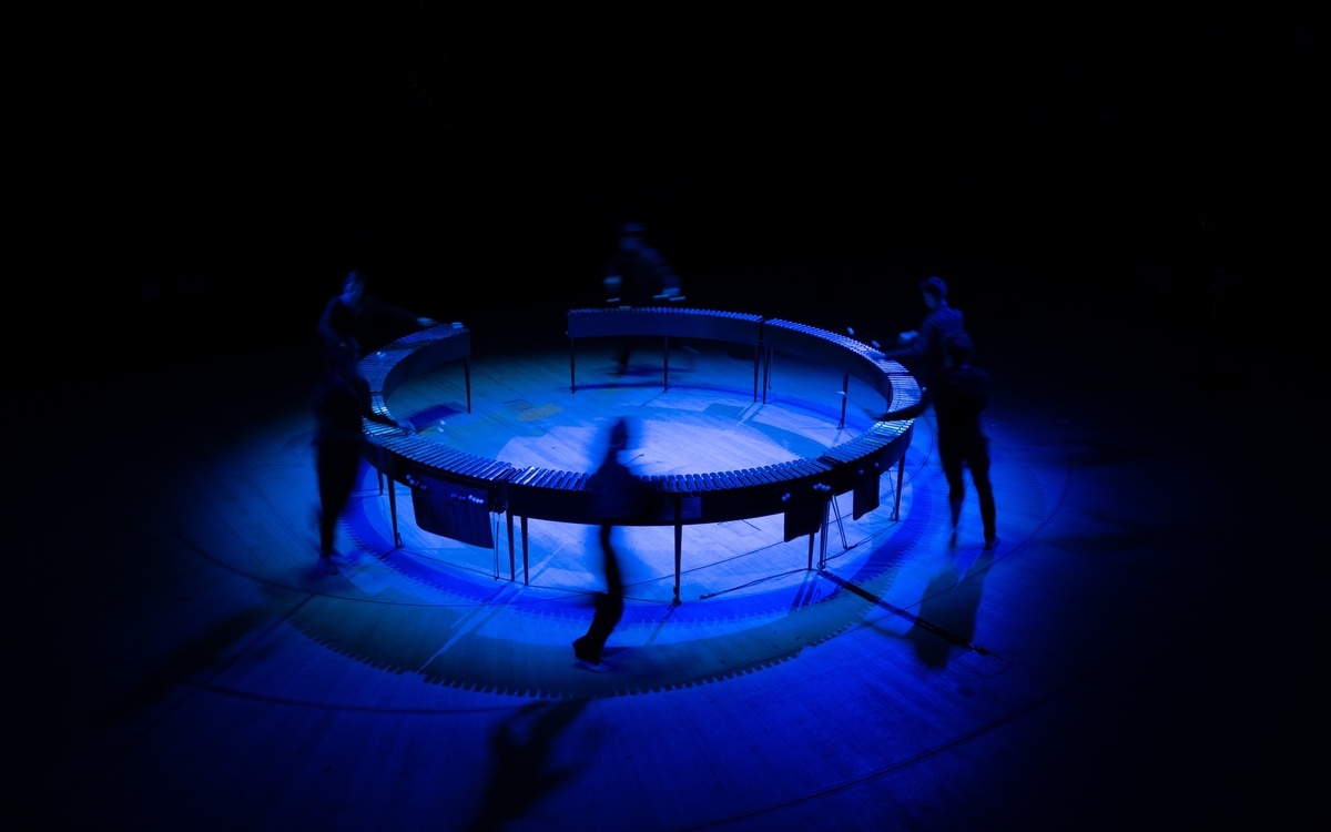 Ballet gestuel, immersif et sonore pour Métallophone et six percussionnistes