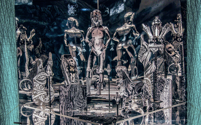 Jungle haletante, 240x320mm, installation cinétique et sonore immersive regroupant diverses sculptures, jeux de lumière et miroirs