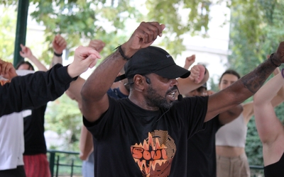 L'association Bring Your Soul invite les habitants du 20ème à danser avec Jimmy Soul sur les sons funk de Dj Ruben