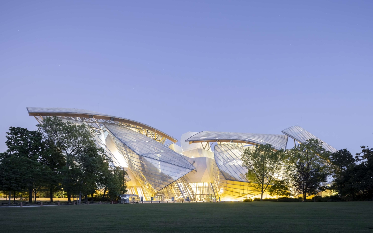 FONDATION LOUIS VUITTON / Une brise d’amour dans la nuit a passé